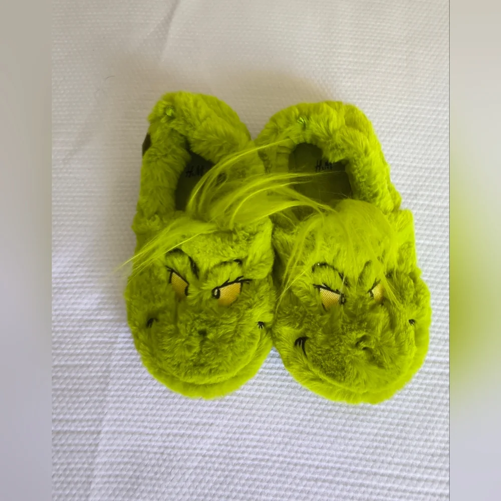H&M Kids The Grinch Slippers Size 1/2 .